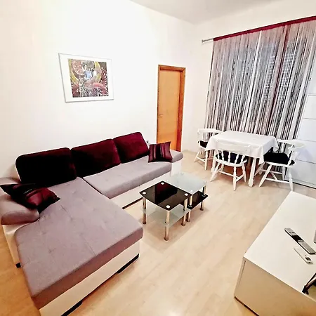 Apartment Ory Near The Center With Free Parking